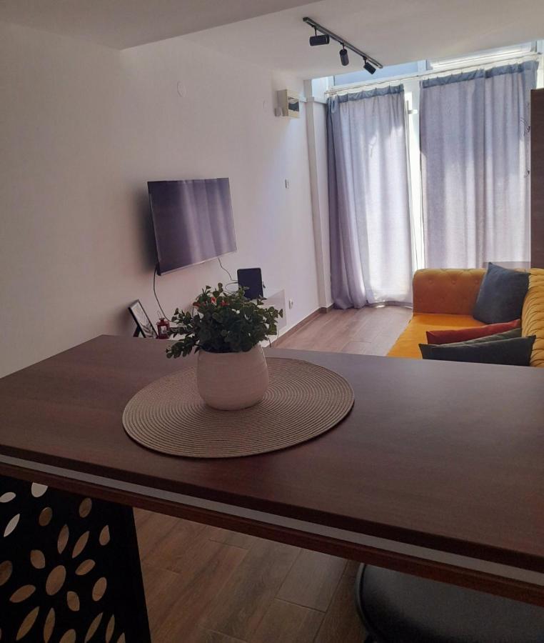 Limone Apartmani Nis Bagian luar foto